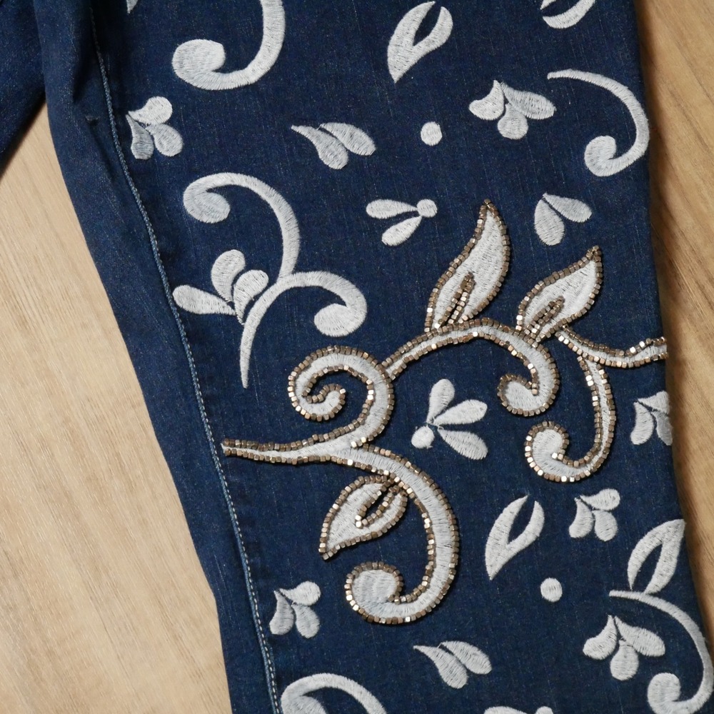 Chicos So Slimming Girlfriend Ankle Jeans Blue Embroidered Beaded Size 2.5 L - Picture 3 of 7